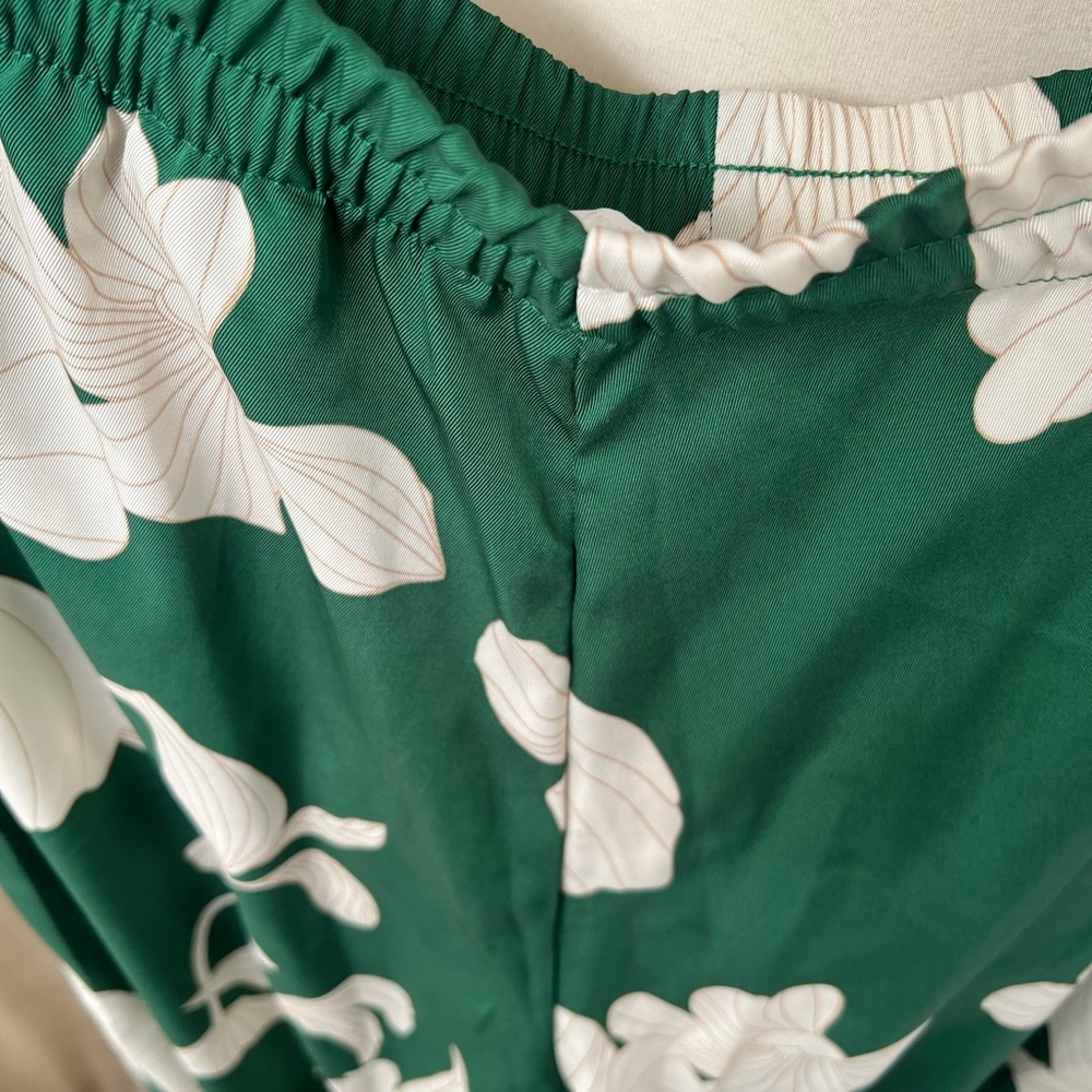 H&M Green Pants with White Leaf Pattern - Picture 7 of 12